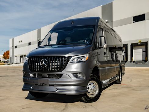 Used 2025 Mercedes-Benz Sprinter 3500 image 3