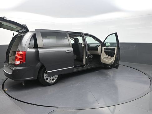 Used 2018 Dodge Grand Caravan SE w/ UConnect Hands-Free Group FWD image 37