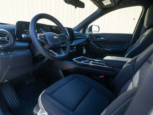 New 2026 Chevrolet Equinox LT image 11