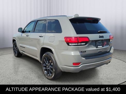 Used 2021 Jeep Grand Cherokee Laredo X AWD/4WD image 5