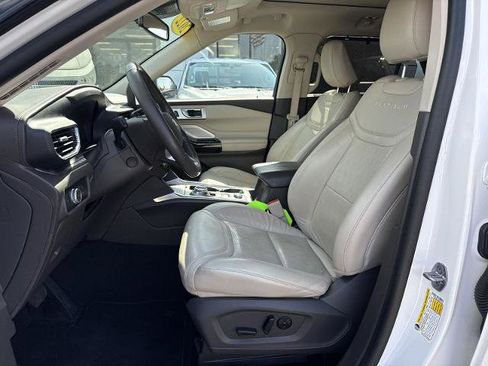 Certified 2022 Ford Explorer Platinum w/ Equipment Group 601A AWD/4WD image 4