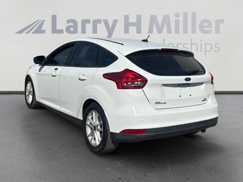 Used 2016 Ford Focus SE w/ SE Power Seat Package image 3