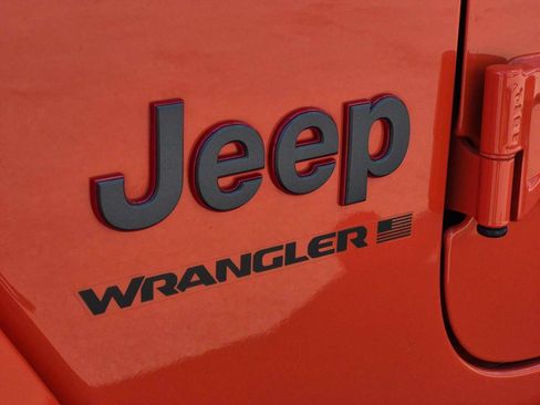 Used 2023 Jeep Wrangler Rubicon w/ Steel Bumper Group AWD/4WD image 12