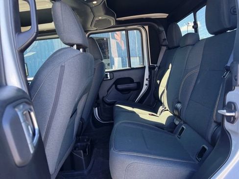 Used 2024 Jeep Gladiator Sport AWD/4WD image 4