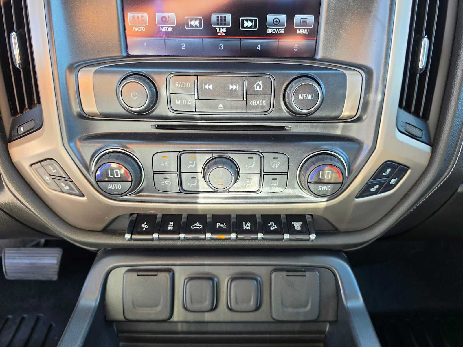 Used 2016 GMC Sierra 2500 Denali w/ Duramax Plus Package AWD/4WD image 28