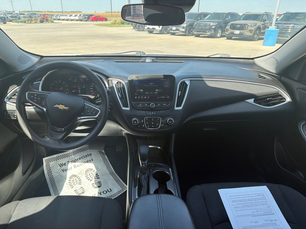 Used 2023 Chevrolet Malibu LT FWD image 15