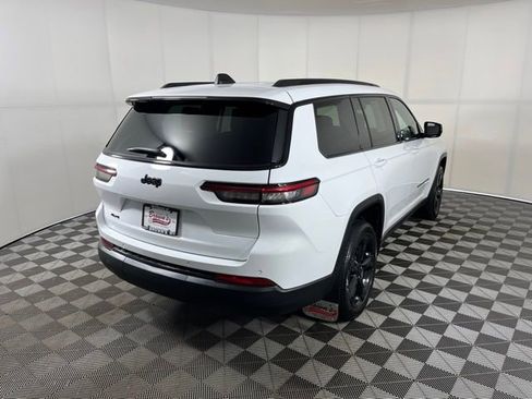 Used 2023 Jeep Grand Cherokee L Laredo image 7