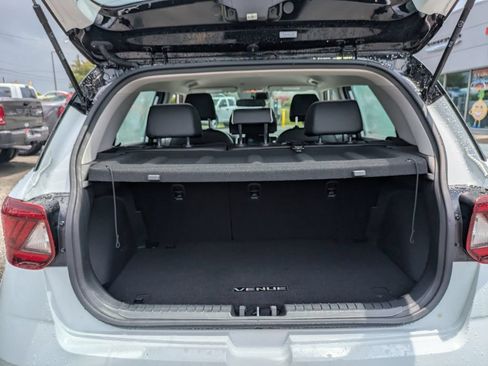 Used 2024 Hyundai Venue Limited FWD image 13
