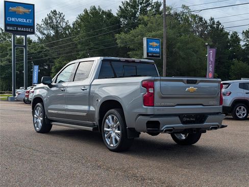 Used 2025 Chevrolet Silverado 1500 High Country AWD/4WD image 3