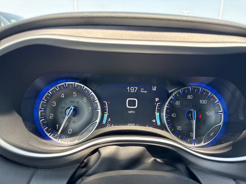 Used 2025 Chrysler Pacifica Select FWD image 19