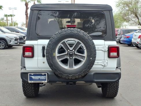 Used 2018 Jeep Wrangler Sport AWD/4WD image 4