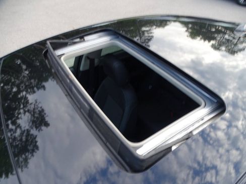 Used 2019 Buick Regal Preferred w/ Driver Confidence Package I FWD image 2