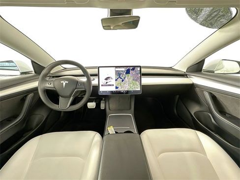 Used 2022 Tesla Model 3 Performance image 2