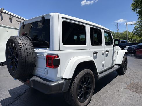 Used 2022 Jeep Wrangler Unlimited Sahara w/ Cold Weather Group AWD/4WD image 9