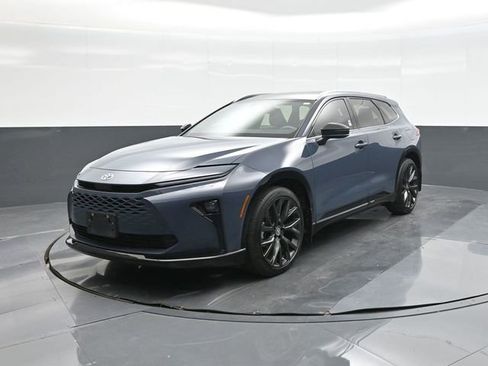 Certified 2025 Toyota Crown Signia w/ Advanced Technology Package image 1