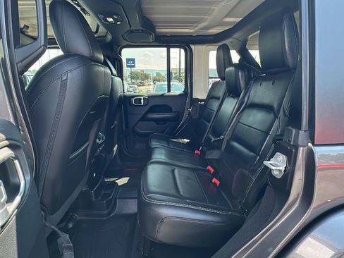 Used 2018 Jeep Wrangler Unlimited Sahara image 13