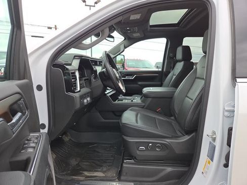Used 2025 GMC Sierra 3500 Denali AWD/4WD image 12