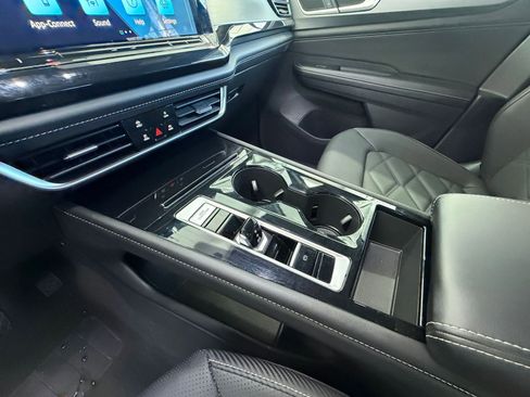 Used 2025 Volkswagen Atlas Cross Sport SE image 42