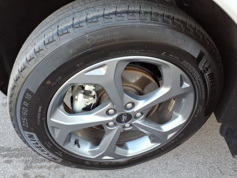 Certified 2024 Ford Escape ST-Line image 9