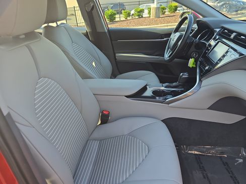 Used 2019 Toyota Camry SE FWD image 10