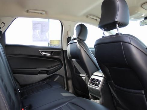 Used 2024 Ford Edge SEL image 17
