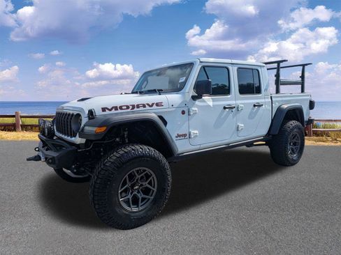 Certified 2025 Jeep Gladiator Mojave w/ Convenience Group AWD/4WD image 4
