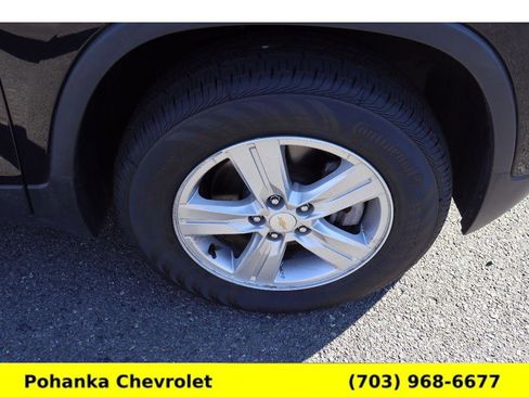 Used 2022 Chevrolet Trax LT w/ LT Convenience Package image 32