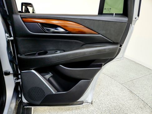 Used 2020 Cadillac Escalade Premium Luxury w/ LPO, Radiant Package image 33
