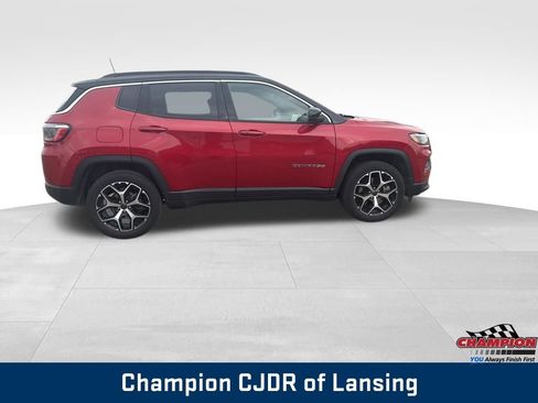 Used 2025 Jeep Compass Limited image 5
