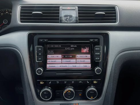 Used 2012 Volkswagen Passat TDI SE FWD image 20