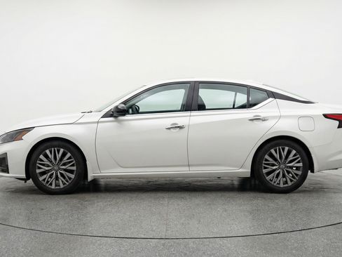 Used 2025 Nissan Altima 2.5 SV image 5