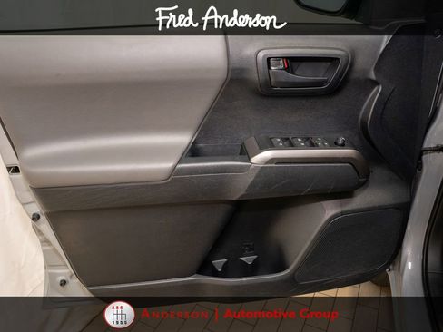 Certified 2021 Toyota Tacoma SR5 AWD/4WD image 10