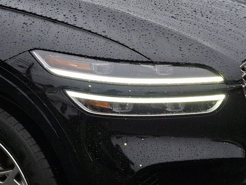 Used 2022 Genesis GV70 2.5T w/ Advanced Package AWD/4WD image 9