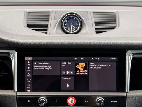 Certified 2025 Porsche Macan AWD/4WD image 27