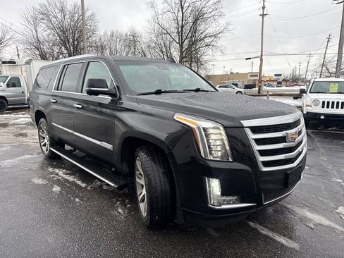 Used 2016 Cadillac Escalade ESV Premium image 3