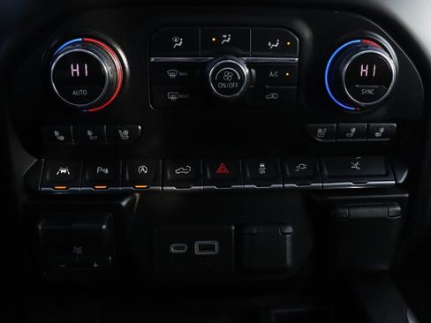 Used 2020 Chevrolet Silverado 1500 High Country w/ Technology Package image 31