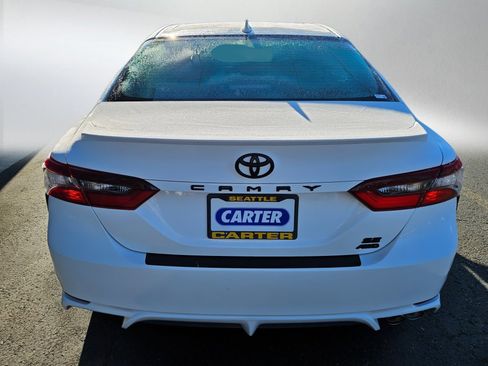 Used 2024 Toyota Camry SE image 4