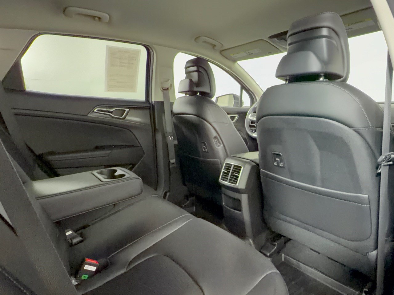 Used 2024 Kia Sportage EX FWD image 29
