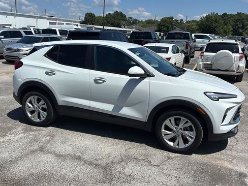 Used 2024 Buick Encore GX Preferred FWD image 8