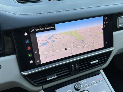 Certified 2022 Porsche Cayenne Turbo AWD/4WD image 25