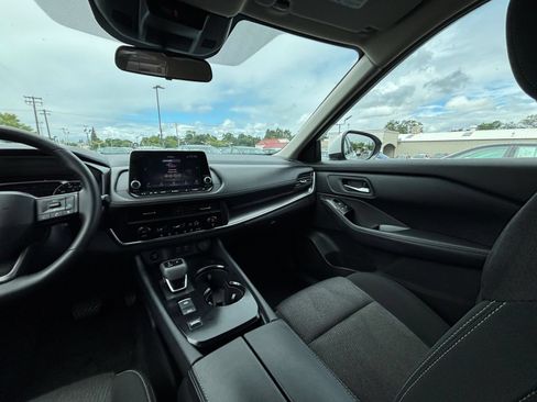 Used 2025 Nissan Rogue SV FWD image 37