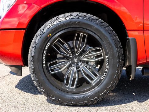 Used 2022 Nissan Titan SV w/ SV Convenience Package image 10