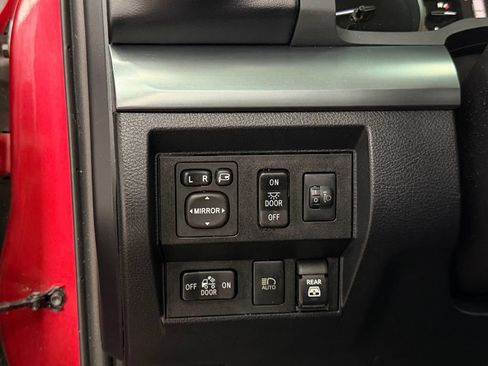 Used 2019 Toyota Tundra Platinum AWD/4WD image 16