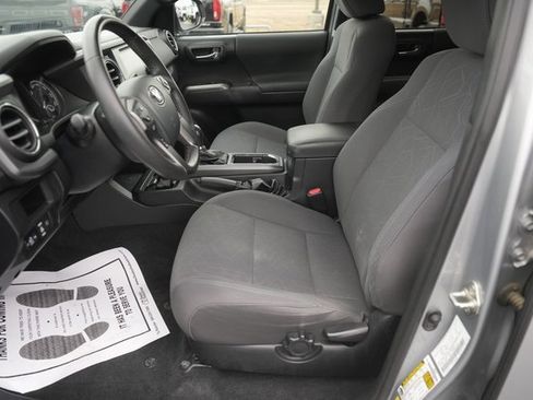 Used 2018 Toyota Tacoma TRD Sport image 9