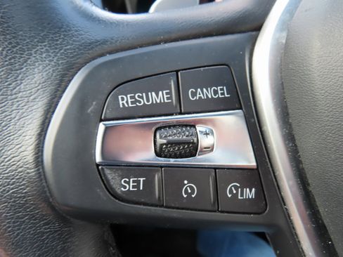 Used 2022 BMW 330i xDrive 330i xDrive w/ Driving Assistance Package image 19