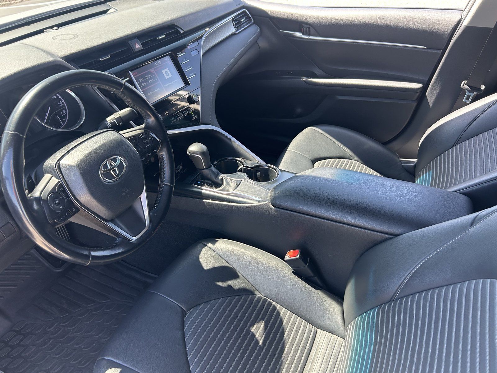 Used 2019 Toyota Camry SE FWD image 13