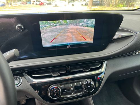 Used 2025 Buick Envista Sport Touring image 17