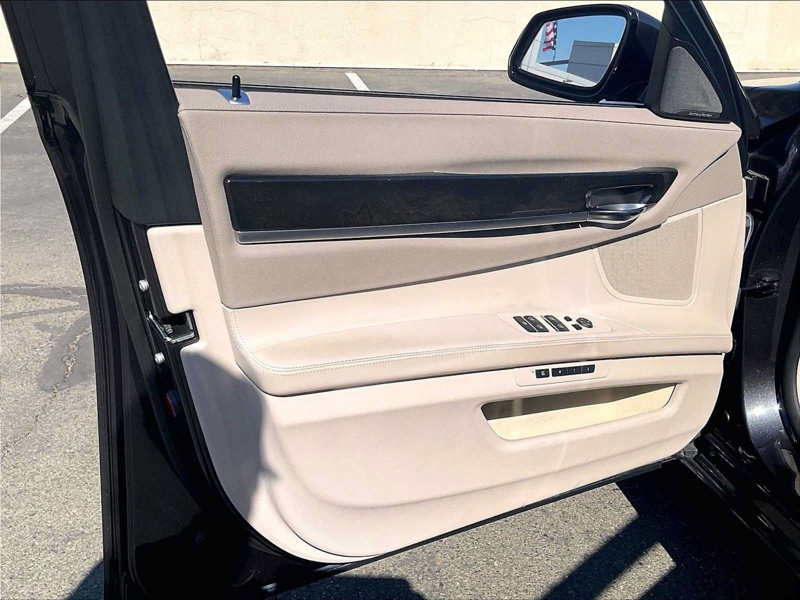 Used 2014 BMW 750Li RWD image 24