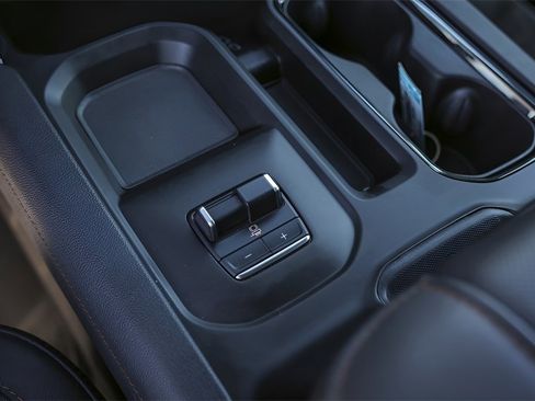 Used 2024 GMC Sierra 2500 AT4 w/ AT4 Premium Plus Package image 19