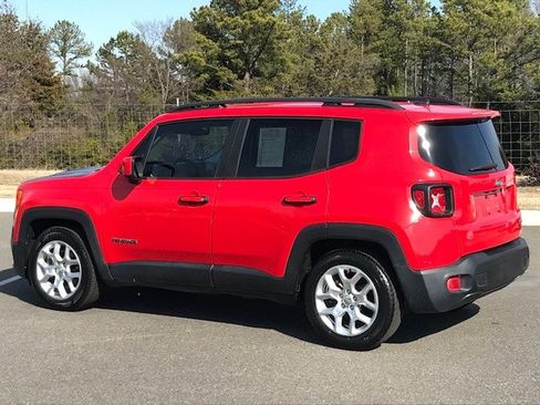 Used 2017 Jeep Renegade Latitude image 3